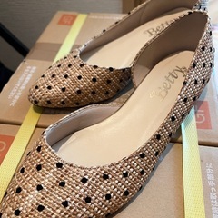 Betty 春夏パンプスの画像