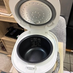 アイリス 炊飯器 極厚火釜 3合 中古 家電 階段 引越 引取 RC-MD30-W　の画像