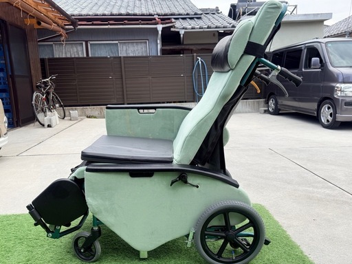 車椅子?ティルト&フルリクライニングタイプ