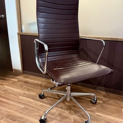 アルミナムチェアの画像