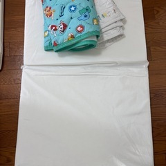 ベビー用品まとめ売り マットレス60×90＋ベビー服（50〜60／12month）の画像