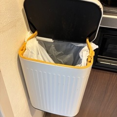 ゴミ箱（中）引き渡し限定の画像