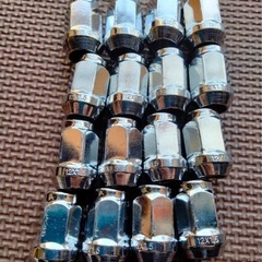 ホイールナットの画像