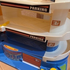 トミカ パーキングタワーの画像