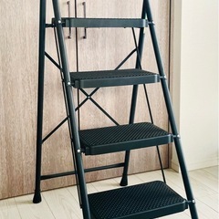 RIKADE4段折りたたみ式脚立
の画像