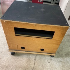 座椅子とテレビ台と絨毯２つ‼️無料❣️早く取りに来られる方に優先❣️の画像