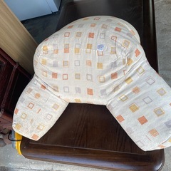 座椅子とテレビ台と絨毯２つ‼️無料❣️早く取りに来られる方に優先❣️の画像