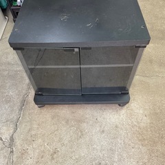 座椅子とテレビ台と絨毯２つ‼️無料❣️早く取りに来られる方に優先❣️の画像