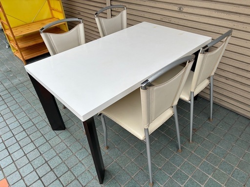 ※終了※★ダイニングセット★ダイニングテーブル・ ダイニングチェア4脚 モダンデザイン ・高さ70cm×奥行き80cm×幅135cm