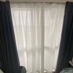 グレー遮光カーテンとレースカーテンの画像