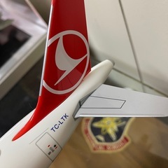 【非売品】1／144 TURKISH AIRLINES 金属 飛行機模型 スタンド付き 株主だけ貰える 完成品 ソリッド モデル  家具 オブジェ の画像