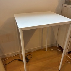 IKEA テーブルの画像