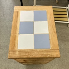 今2602-1369 2段 キッチンストッカー キッチンワゴン 天板タイル キャスター付き 隙間収納 キズ汚れ有りの画像