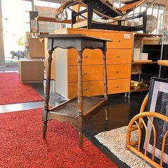 カリモク　コロニアル　サイドテーブル　　　の画像