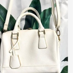 【INGNI】ホワイト ショルダーバッグ 合成皮革の画像