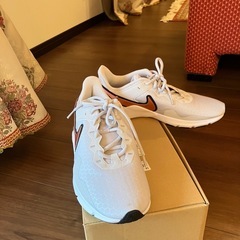 NIKE レジェンド エッセンシャル2 27.0cmの画像