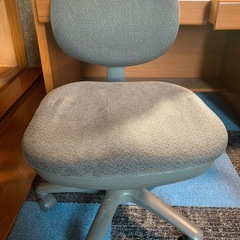 差し上げます　机と椅子　デスク　チェアー　事務机　　の画像