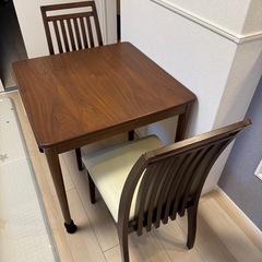 2人用ダイニングセットの画像