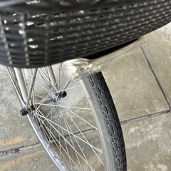 電動アシスト自転車、フット式空気入れ付きの画像