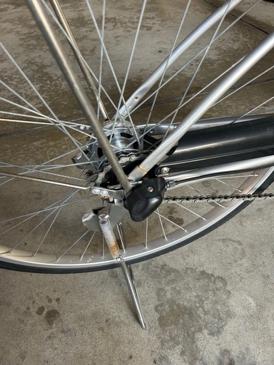 電動アシスト自転車、フット式空気入れ付き