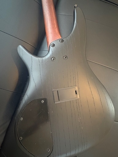 黒エレキベースIbanez SSR620