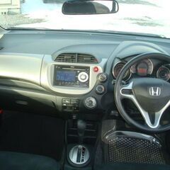 フィット Ｇ 10thアニバーサリー　４ＷＤ　ＡＴ　スマートキー　走行距離　１２３９１０ｋｍ　車検Ｒ９年３月まで　エンジン・ミッション・足廻り調子良しの画像