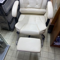 ホワイトレザー オフィスチェア（フットレスト付）リクライニング可の画像