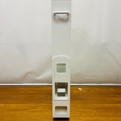 【きれいです！】キャスター付き　スリム型米びつの画像