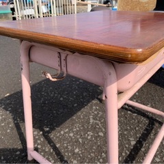 レトロ子供用机の画像