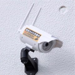 　防塵防水　ソーラー式防犯カメラ型ライトの画像