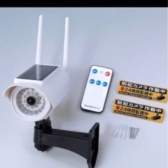 　防塵防水　ソーラー式防犯カメラ型ライトの画像