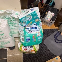 介護用おむつ　未開封1点　開封済み4点　セットの画像