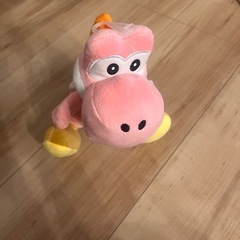 ピンク色ヨッシーのぬいぐるみの画像