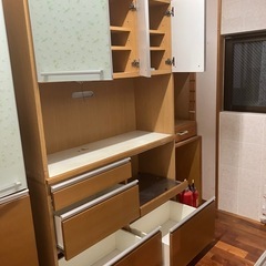 食器棚の画像