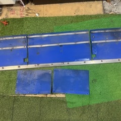 デコトラ 3分割泥除け ゴム厚3mm ブルー 鏡面ウエイト 二山折り 2ｔ標準車の画像