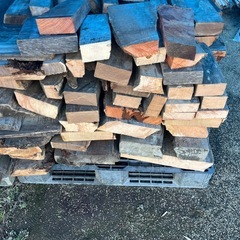 広葉樹の板カット 0.8㎥ 長さ35㎝【新潟市西蒲区】の画像