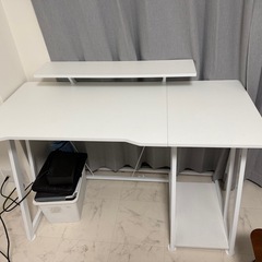 ゲーミングテーブルの画像