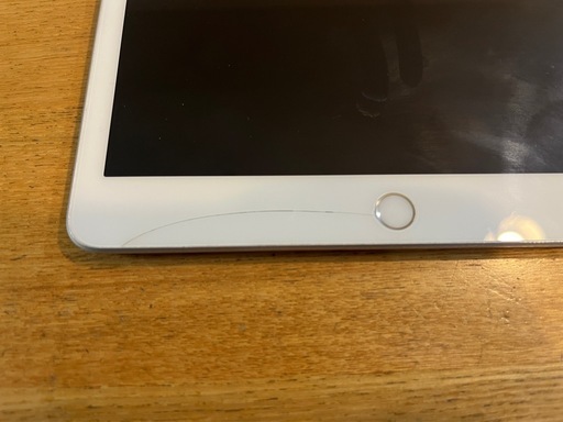 iPad 第7世代　128GB  シルバー　割れあり