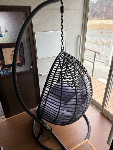 【美品】ハンギングチェア（吊り下げ式チェア）クッション付き／室内・ベランダOK