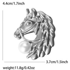 【新品未使用】シルバー 馬 ブローチ バッジ 乗馬 ウマジョ 競馬 ピンバッジの画像