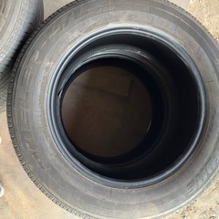 235 60 18 タイヤの画像