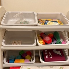 本棚とおもちゃ収納の画像