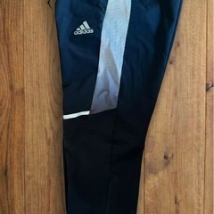 【美品 Lサイズ 】adidasウェア上下セットの画像