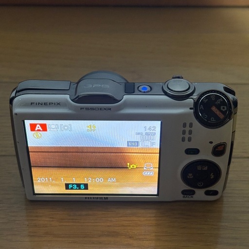 【割引有】デジタルカメラ　FUJIFILM FINEPIX F550EXR