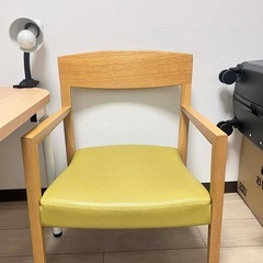 机と椅子セットの画像