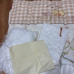 美品　赤ちゃん　ベビーベビー　ベビー布団　掛け布団　まくら　セット　まとめ売り　掛け布団３セットカバーつき　　まくら４セット　カバーつきの画像