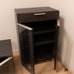 ガラス扉キャビネット　サイドボードの画像