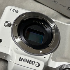 EOSKiss M2  ダブルズームキット ホワイト 今週中なら1万円引きの画像