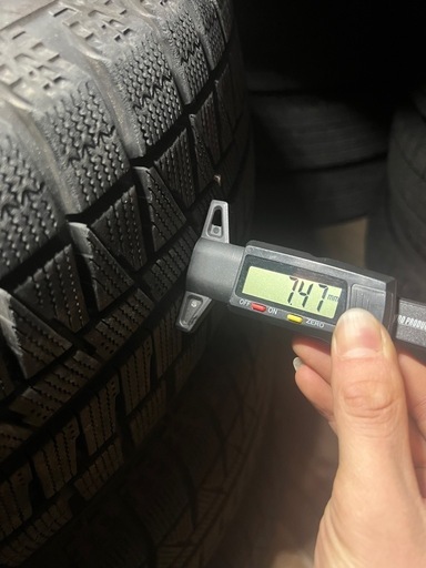 205/60r16スタッドレスタイヤbridgetone41週2022年製とアルミホイール4本