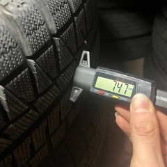 205/60r16スタッドレスタイヤbridgetone41週2022年製とアルミホイール4本の画像